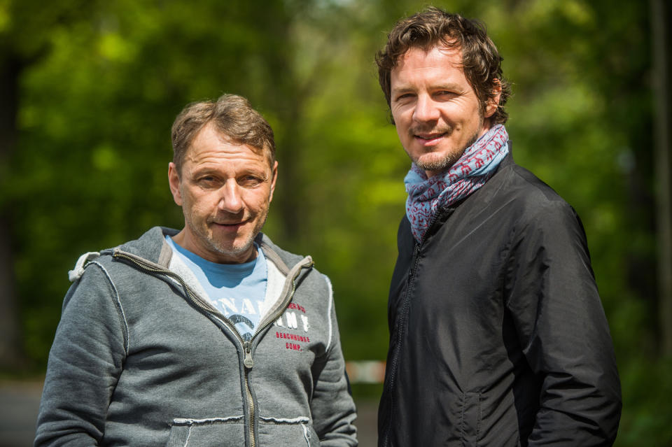 Thorsten Lannert (l., gespielt von Richy Müller) und Sebastian Bootz (Felix Klare) ermitteln im RAF-Tatort. (Bild: Lino Mirgeler/dpa)