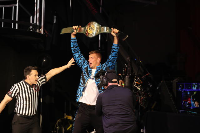 Rob Gronkowski got in the ring at Wreslemania 33