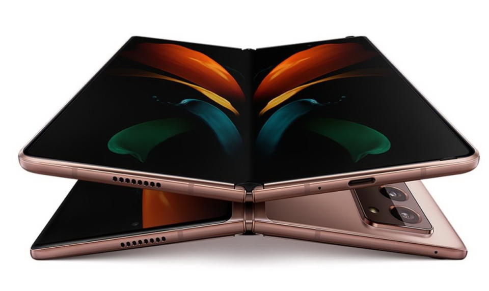 圖／Galaxy Z Fold2 5G摺疊手機配備6.2吋封面螢幕，展開手機即是7.6吋摺疊螢幕。(三星電子官網)