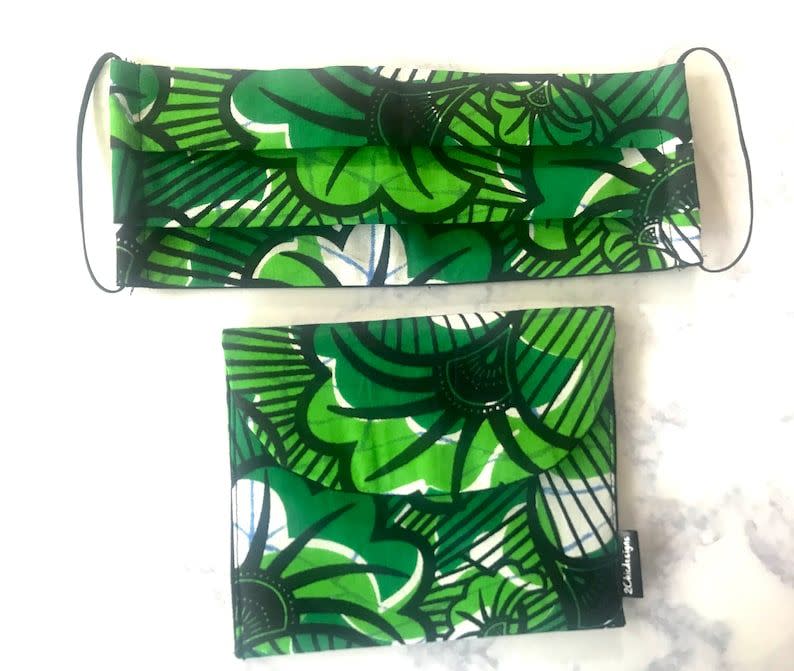 46) Green Floral Pouch and Mask Set