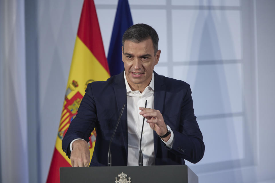 <p>El sueldo de Pedro Sánchez como presidente del Gobierno fue de <strong>84.845 euros</strong> en el año 2020, de acuerdo a los datos del Boletín Oficial del Estado. (Photo By EUROPA PRESS/J. Hellin. POOL via Getty Images)</p> 