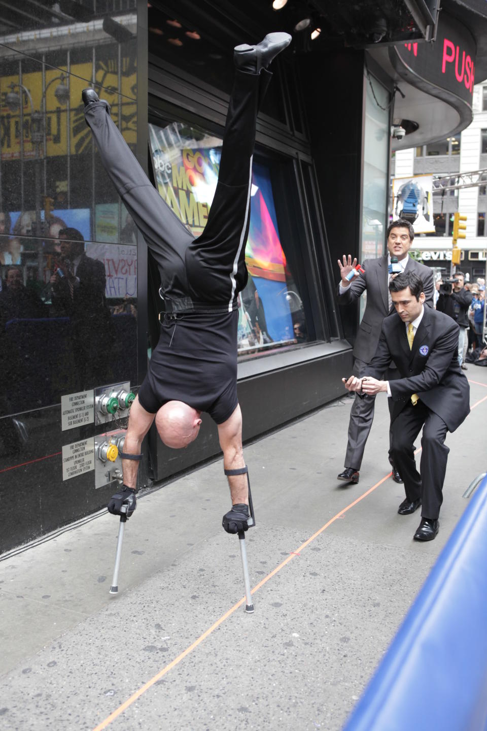 Officials from Guinness World Records were live to oversee all of the day’s amazing record-breaking attempts.