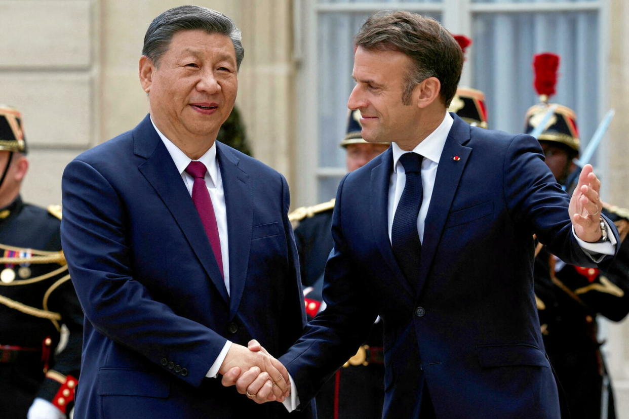 Le président Emmanuel MAcron et son homologue chinois Xi Jinping à l'Elysée, à Paris, le 6 mai 2024.  - Credit:Gonzalo Fuentes/Reuters