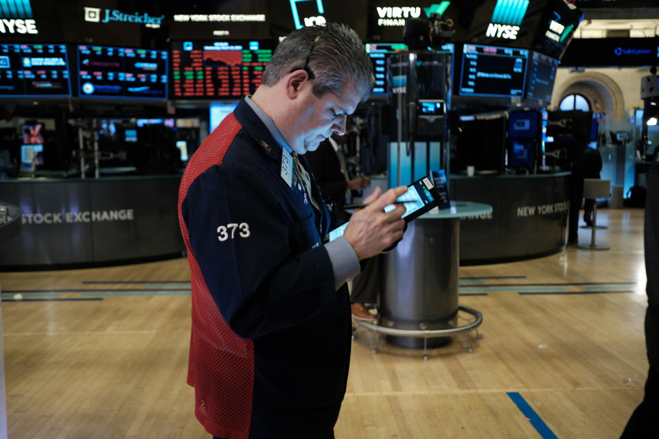 NEW YORK, NEW YORK - MARCH 18: Traders work on the floor of the New York Stock Exchange (NYSE) on March 18, 2020 in New York City. The Dow fell more than 1,200 points today as COVID-19 fears continue to roil world markets. (Photo by Spencer Platt/Getty Images)