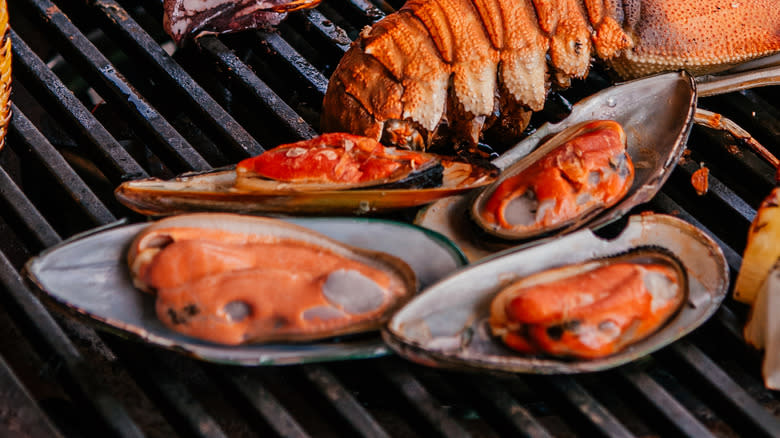 Mussels on grill