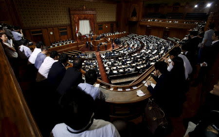 Lawmakers vote for the limitation of the length of a speech during the plenary session for Japan' Prime Minister Shinzo Abe' censure motion at the Upper House of the parliament in Tokyo, September 18, 2015. REUTERS/Yuya Shino