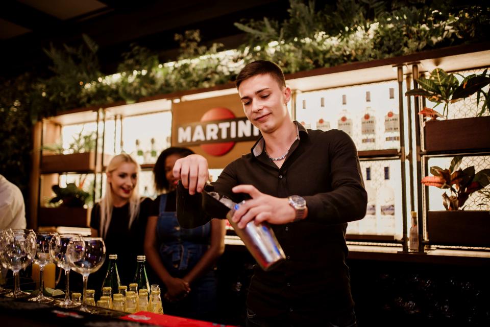 Bacardi annonce le lancement européen de Shake Your Future, une expérience unique qui offre aux chômeurs un nouveau départ en mixologie