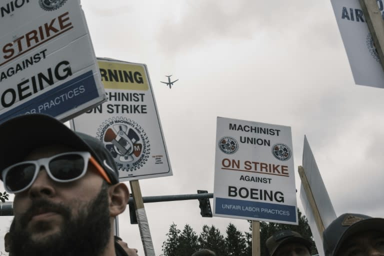 Boeing says that ending a strike involving tens of thousands of Seattle-area workers is a 'top priority' (Jordan GALE)