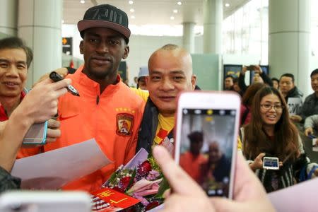 Jackson Martinez, former Atletico Madrid player, poses for pictures with fans at an airport after he joined the Guangzhou Evergrande Taobao FC, in Guangzhou, Guangdong province, February 17, 2016. REUTERS/Stringer