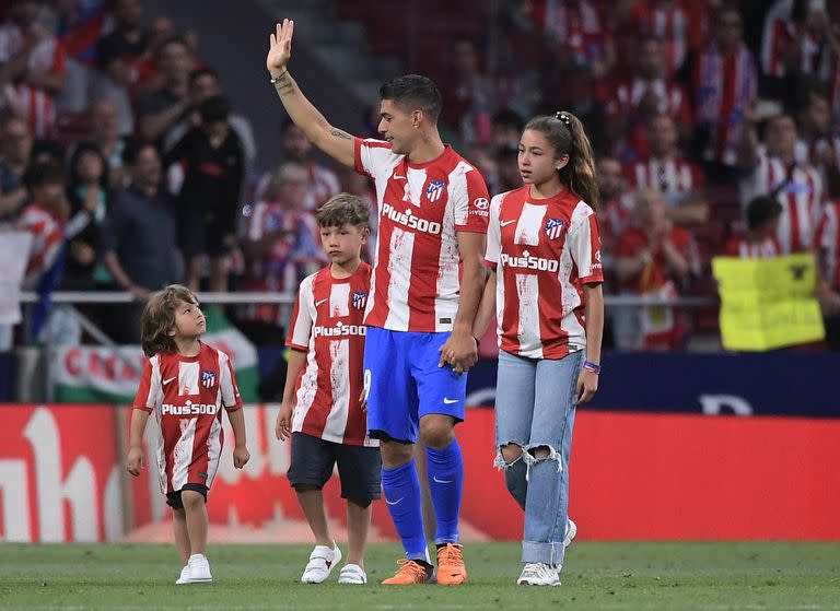 La emoción del uruguayo Luis Suárez al despedirse de los hinchas de Atlético Madrid, club en el que no continuará