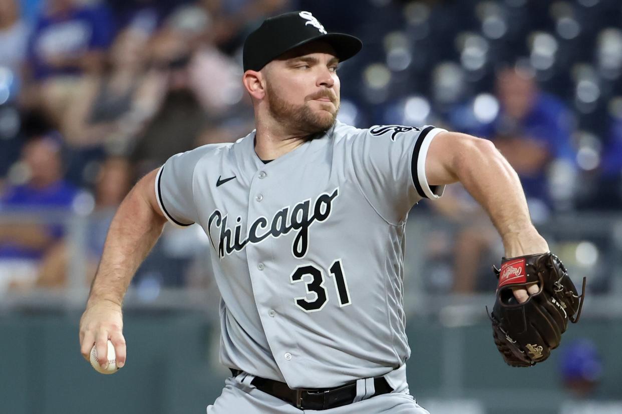 Chicago White Sox relief pitcher Liam Hendriks (31) pitches in the ninth inning of an MLB game between the Chicago White Sox and Kansas City Royals on August 9, 2022 at Kauffman Stadium in Kansas City, MO.