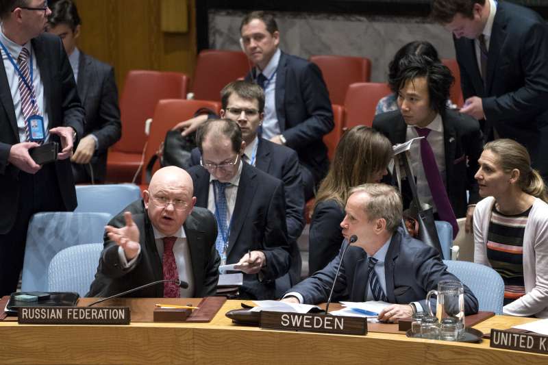 俄羅斯駐聯合國大使涅邊賈（左）認為「立即」停火不可能。(美聯社)