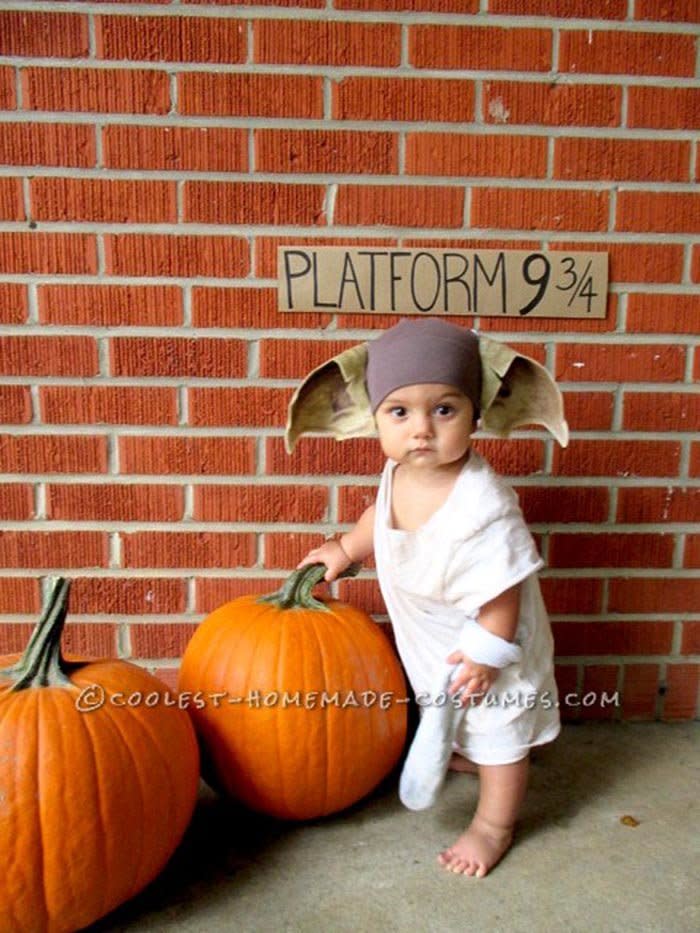 Via <a href="http://ideas.coolest-homemade-costumes.com/2014/10/31/dobby-house-elf-baby-costume-harry-potter/" target="_blank">Coolest Homemade Costumes</a>