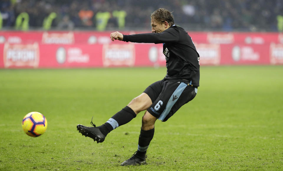 Lazio's Lucas Leiva scores the decisive penalty during an Italian Cup quarterfinal soccer match between Inter Milan and Lazio at the San Siro stadium, in Milan, Italy, Thursday, Jan. 31, 2019. Lazio won 5-4 following a shootout. (AP Photo/Luca Bruno)