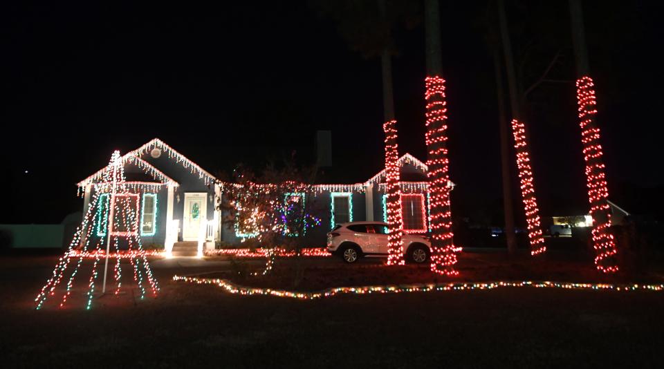 A home at 1300 Williamsburg Ct. is decorated for the holidays in Wilmington, N.C., Tuesday, November 30, 2021. Several homes along the street are decorated and the entire neighborhood is worth seeing.     MATT BORN/STARNEWS