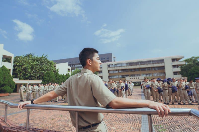 若你和曾敬驊的五官一樣十分立體又深邃，大膽把頭髮剪乾淨吧