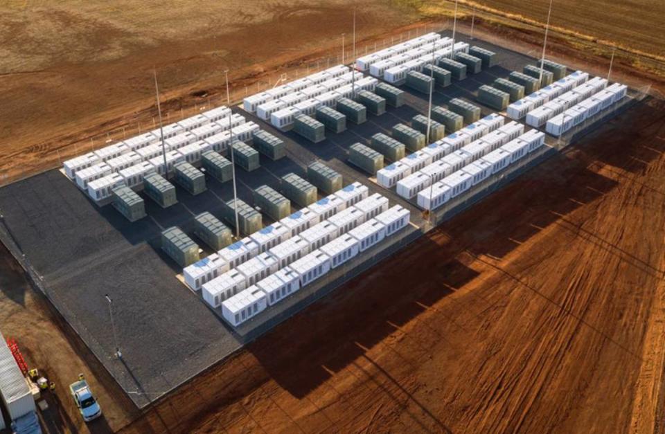 An artist’s rendering shows Vistra Energy’s proposed 200-megawatt battery storage facility in Morro Bay. It would be located behind the company’s mothballed Morro Bay power plant and next to a PG&E substation.