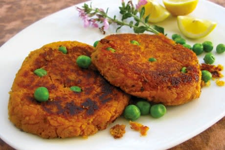 Sweet Potato–Chickpea-Quinoa Burgers