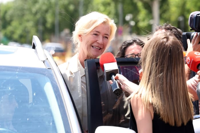 Ana Duato llegando al juicio por el caso Nummaria