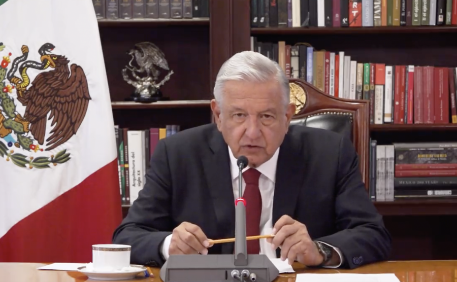 AMLO anuncia inversiones en energías limpias