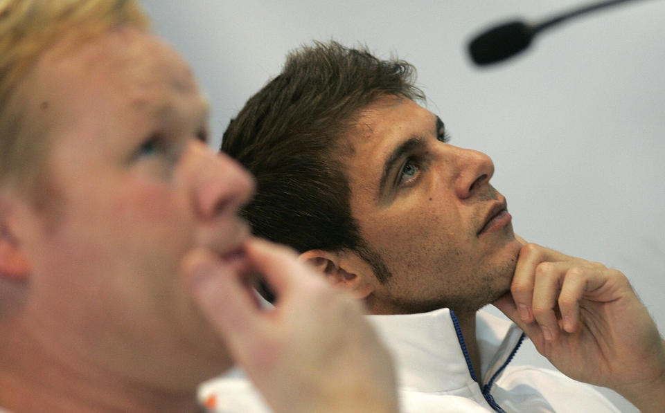 Ronald Koeman y Joaquín en una rueda de prensa cuando eran técnico y jugador del Valencia. (Foto: Diego Tuson / AFP / Getty Images).