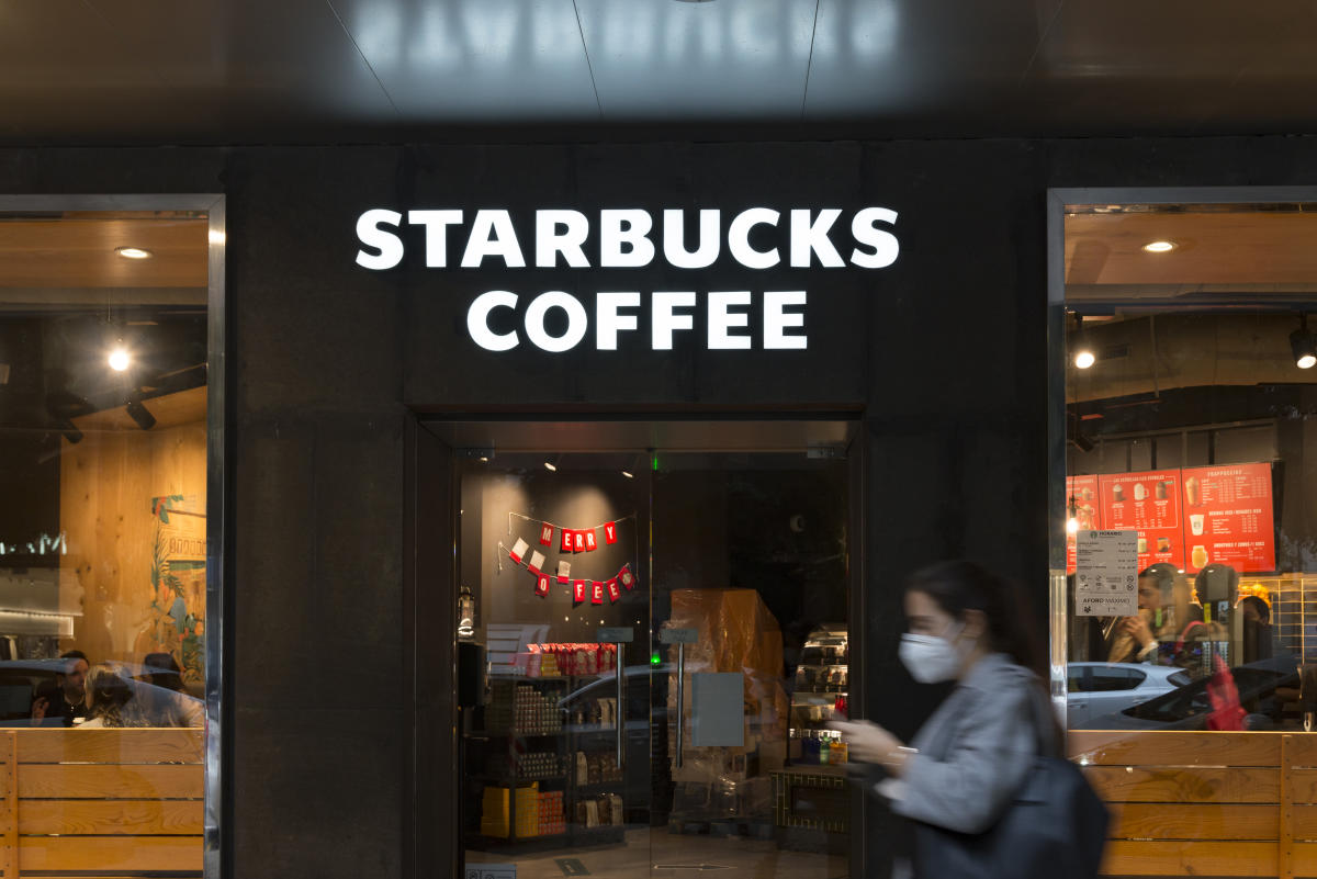 Starbucks Offering Free Coffee to Front-Line Responders Throughout December