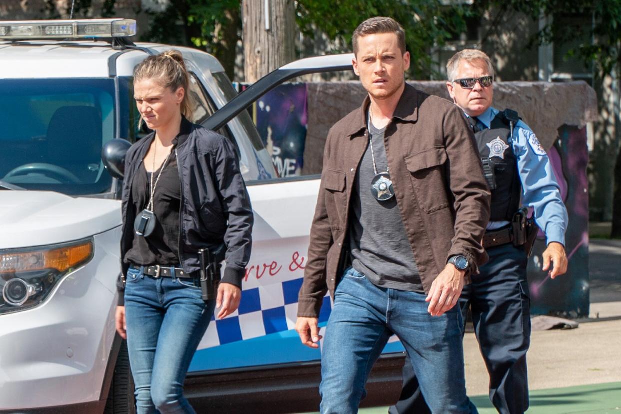 CHICAGO P.D. -- "Doubt" Episode 701 -- Pictured: (l-r) Tracy Spiridakos as Det. Hailey Upton, Jesse Lee Soffer as Det. Jay Halstead