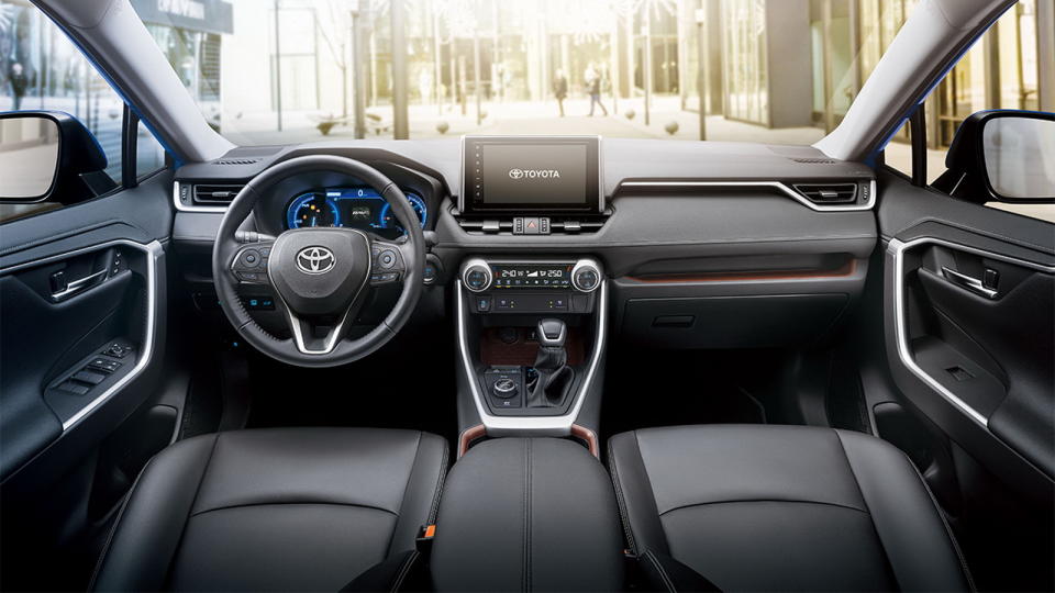圖／2020 Toyota RAV4 2.0旗艦藉由大量皮質材料與立體感設計，營造出細膩的車室氛圍。