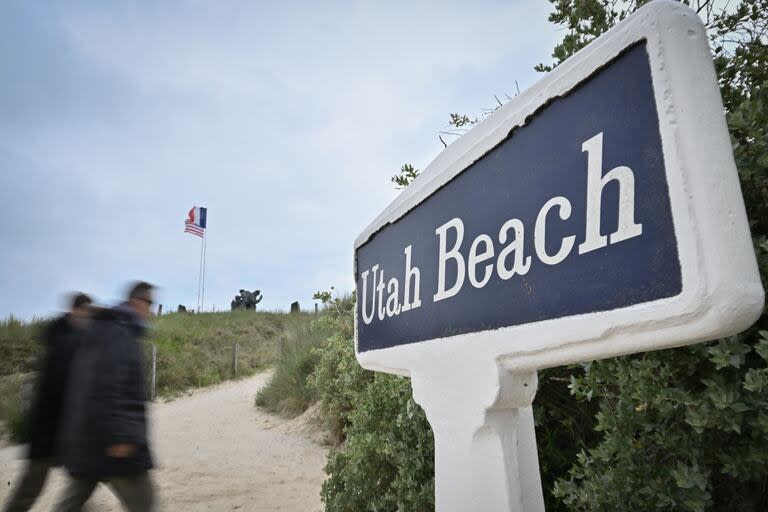 Un cartel en Sainte-Marie-Du-Mont en Normandía indica la playa Utah, uno de los cinco puntos de desembarco de los aliados  