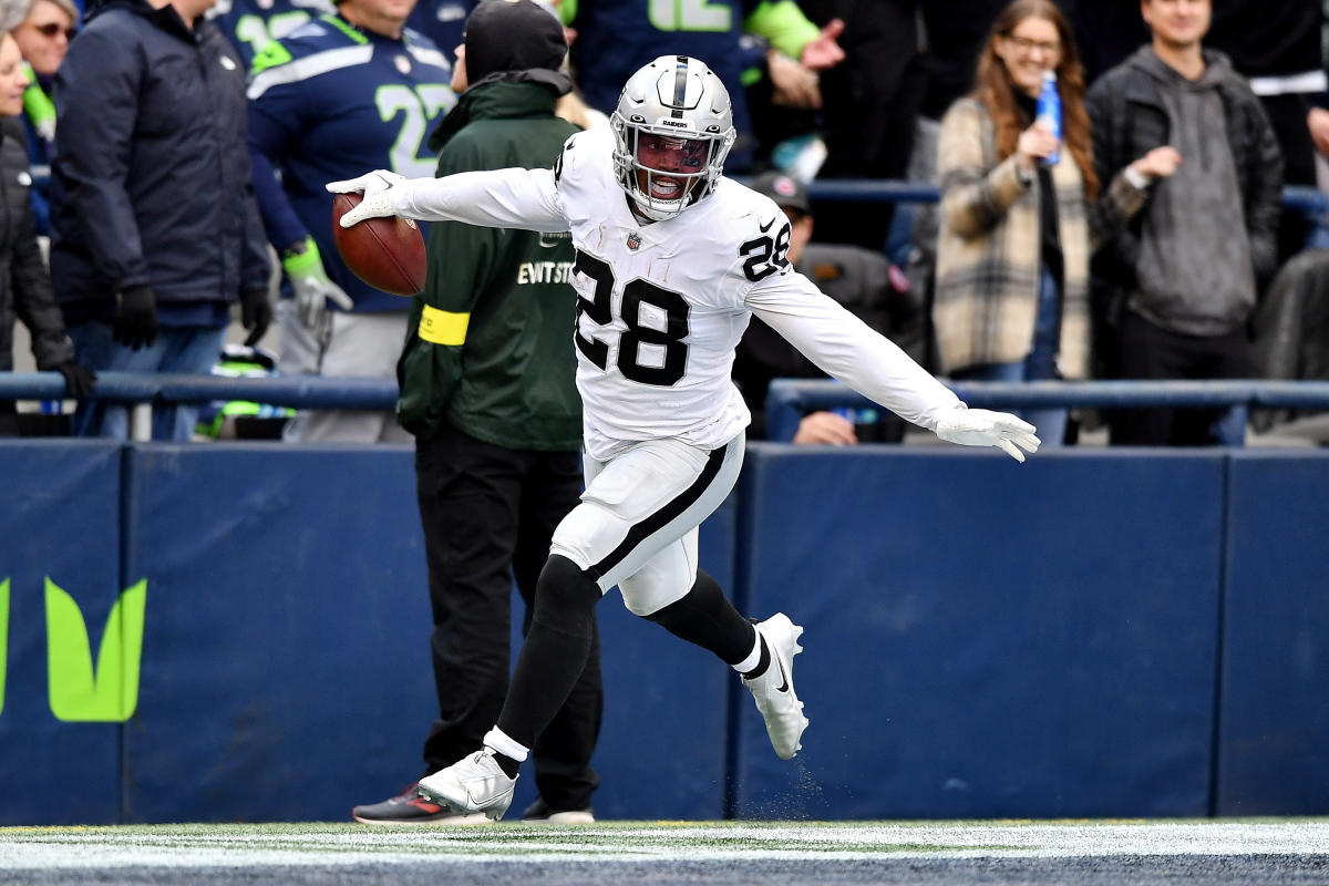 Raiders news: Josh Jacobs ranked as Top 10 running back - Silver