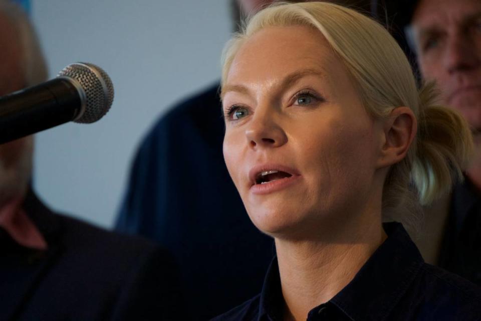 Anna Upton, of the Everglades Foundation, speaks at a news conference on Thursday, Jan. 10, 2019, at Mote Marine in Sarasota. She addressed an executive order meant to fix algae problems that have plagued the state.