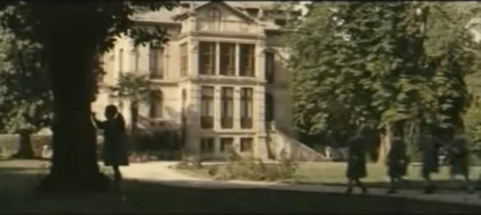 Scary-looking house with students outside