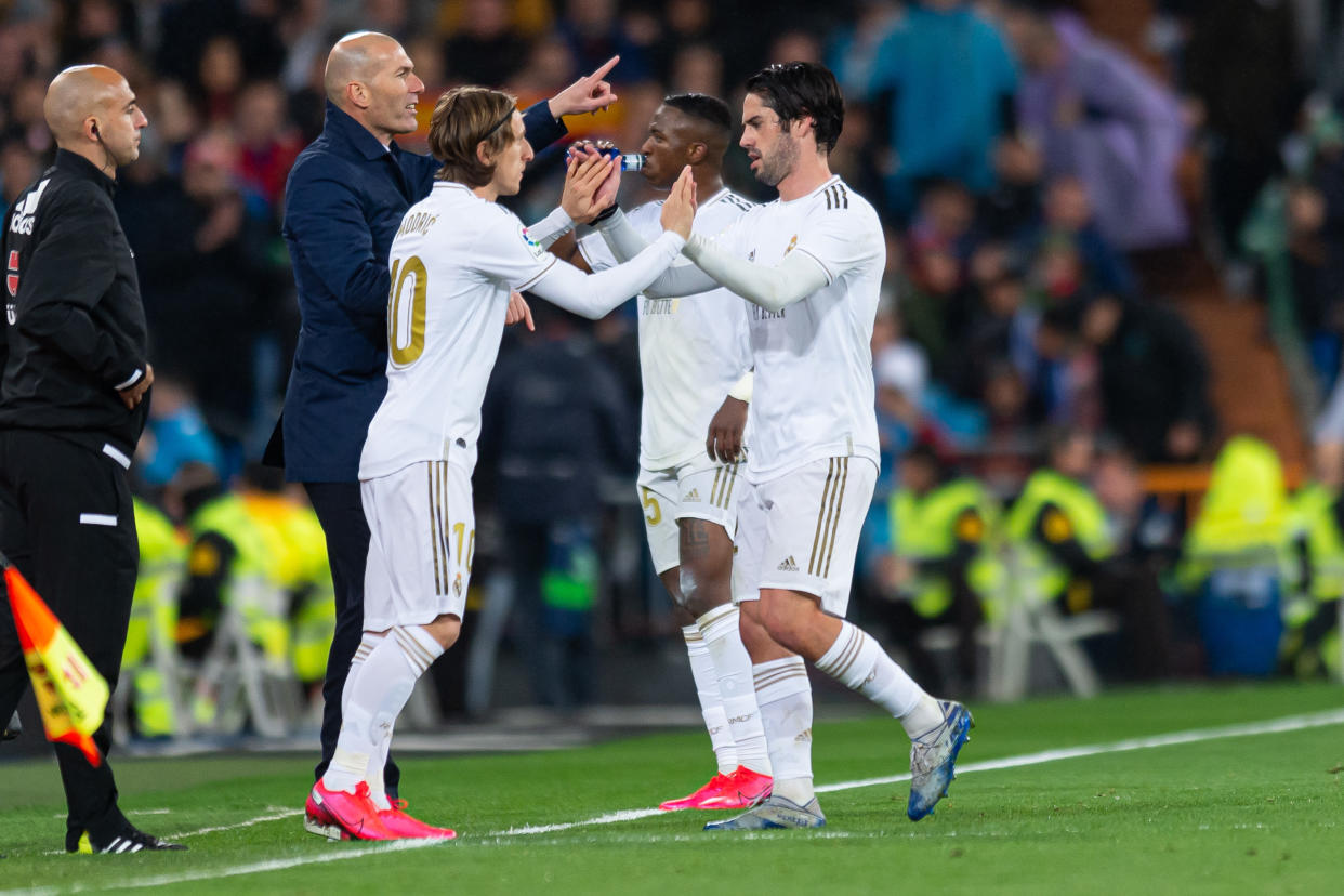 MADRID, SPAIN - MARCH 01: (BILD ZEITUNG OUT) Luka Modric of Real Madrid substitutes Isco Alarcon of Real Madrid  during the Liga match between Real Madrid CF and FC Barcelona at Estadio Santiago Bernabeu on March 1, 2020 in Madrid, Spain. (Photo by Alejandro Rios/DeFodi Images via Getty Images)