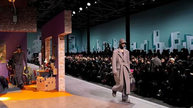 Louis Vuitton Paris Menswear Ready to Wear Autumn Winter Fur wrap and  dungarees Stock Photo - Alamy