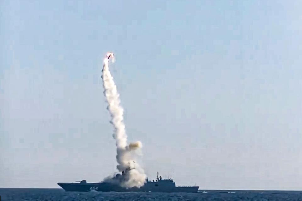 Russian Navy frigate Admiral Gorshkov and a Zircon hypersonic missile in the White Sea