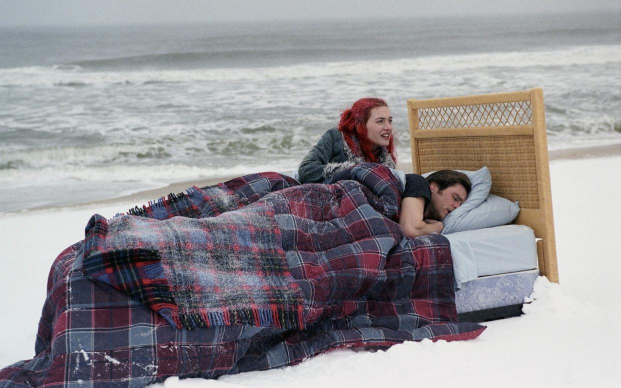 Jim Carrey and Kate Winslet in Eternal Sunshine of the Spotless Mind - Film Stills