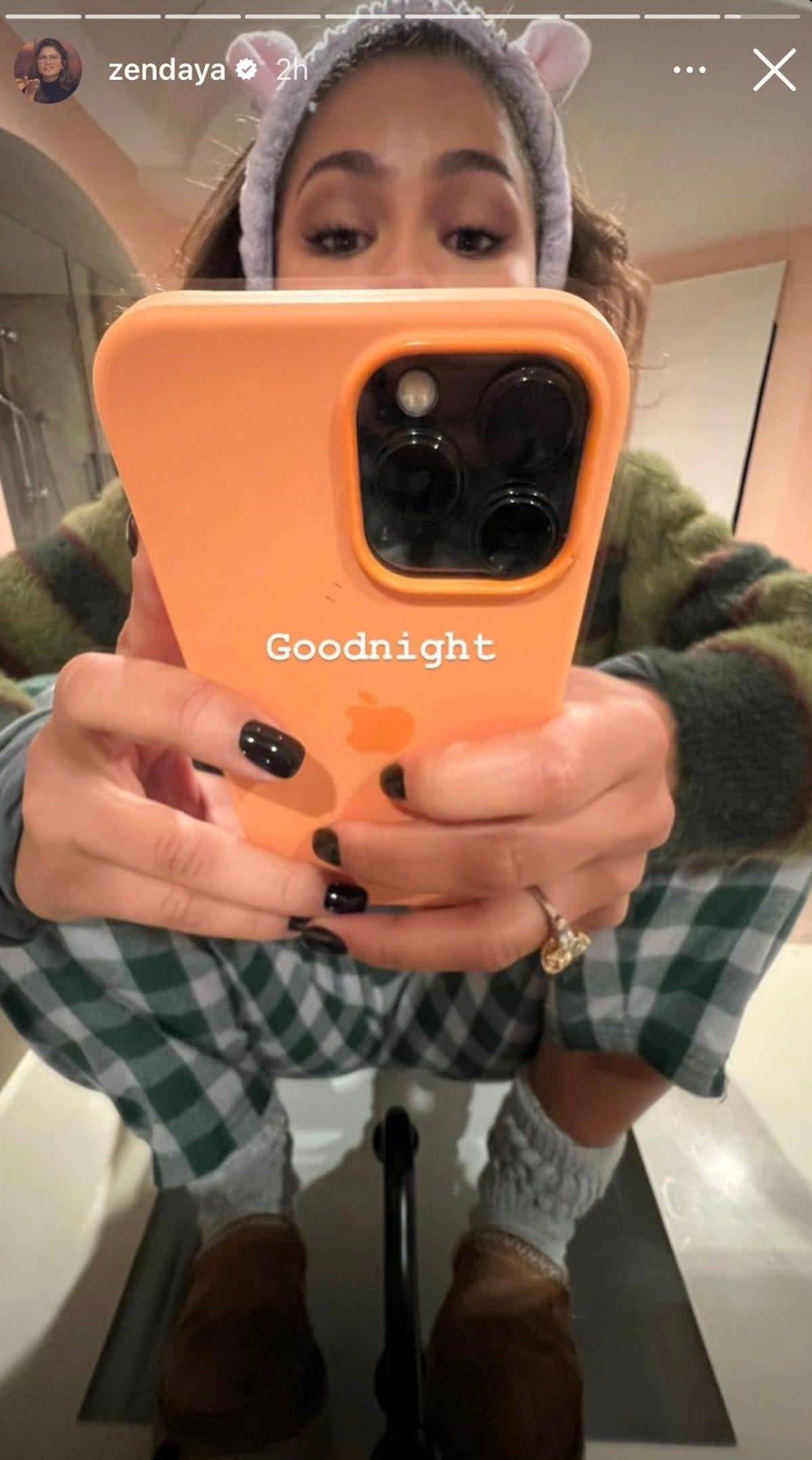 Zendaya shows off her massive diamond ring on her Instagram story (Instagram / Zendaya)