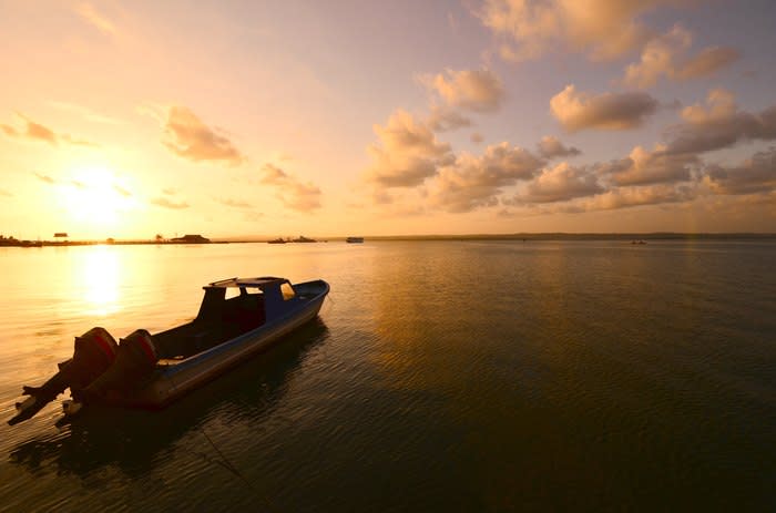 Amazing sunset: Thanks to its waterfront location, perched high above the calming sea, Harapan Indah Hotel offers an entrancing ocean landscape. You can observe the bustle of the fishermen or chill out while watching the sun set into the horizon.