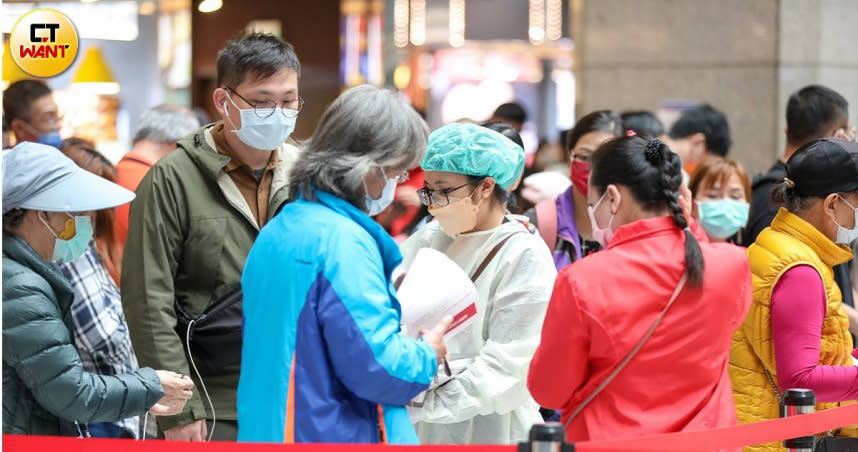 近期有民眾發起日本製唾液快篩試劑團購，不過食藥署提醒此舉可能觸法。（示意圖／張文玠攝影）