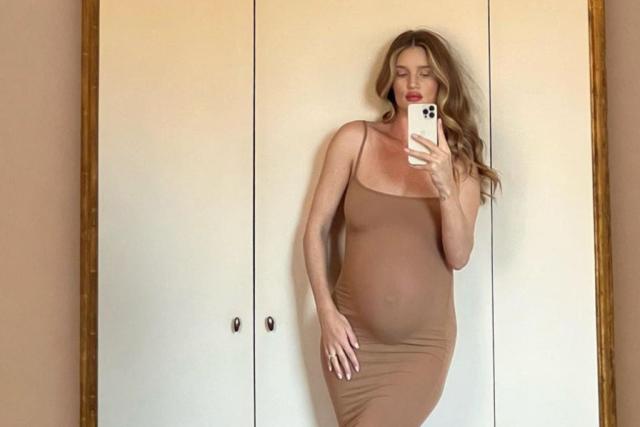 Rosie Huntington-Whiteley shows off her fabulous figure while