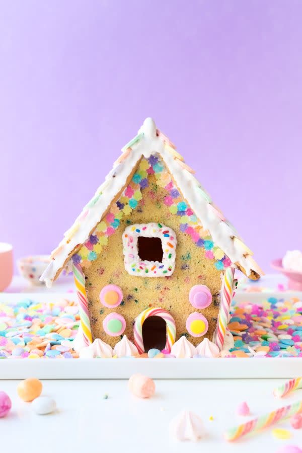 <p>This sugar cookie house is the product of "all things merry and bright."</p><p><em><a href="https://studiodiy.com/2015/12/07/diy-funfetti-gingerbread-house/" rel="nofollow noopener" target="_blank" data-ylk="slk:See more at Studio DIY »;elm:context_link;itc:0;sec:content-canvas" class="link ">See more at Studio DIY »</a></em></p>