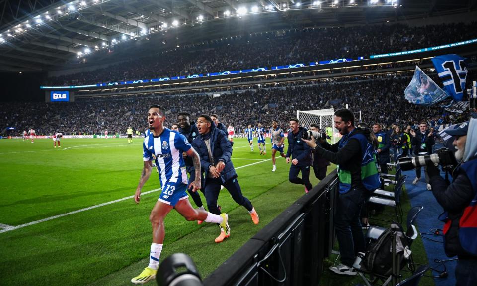 <span>Galeno (left) scored the sole goal in the first leg that could be crucial as Porto look to knock <a class="link " href="https://sports.yahoo.com/soccer/teams/arsenal/" data-i13n="sec:content-canvas;subsec:anchor_text;elm:context_link" data-ylk="slk:Arsenal;sec:content-canvas;subsec:anchor_text;elm:context_link;itc:0">Arsenal</a> out of the Champions League.</span><span>Photograph: Michael Regan/Getty Images</span>