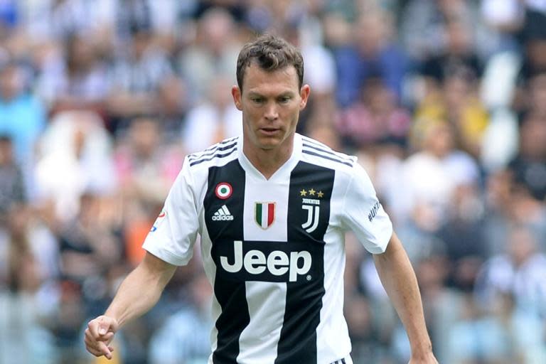 Stephan Lichtsteiner signs for Arsenal as veteran defender joins on free transfer