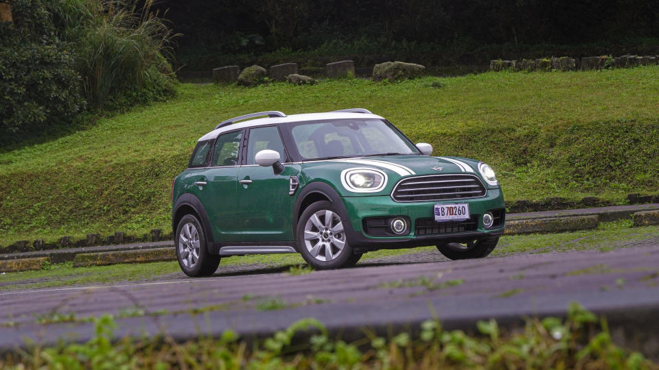 MINI Cooper Countryman Deluxe 豪華野營版 169 萬元起、Cooper S 193 萬元起。