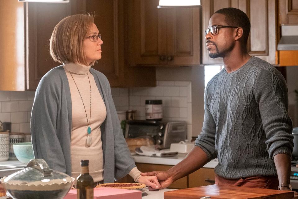 THIS IS US -- "So Long, Marianne" Episode 409 -- Pictured: (l-r) Mandy Moore as Rebecca, Sterling K. Brown as Randall