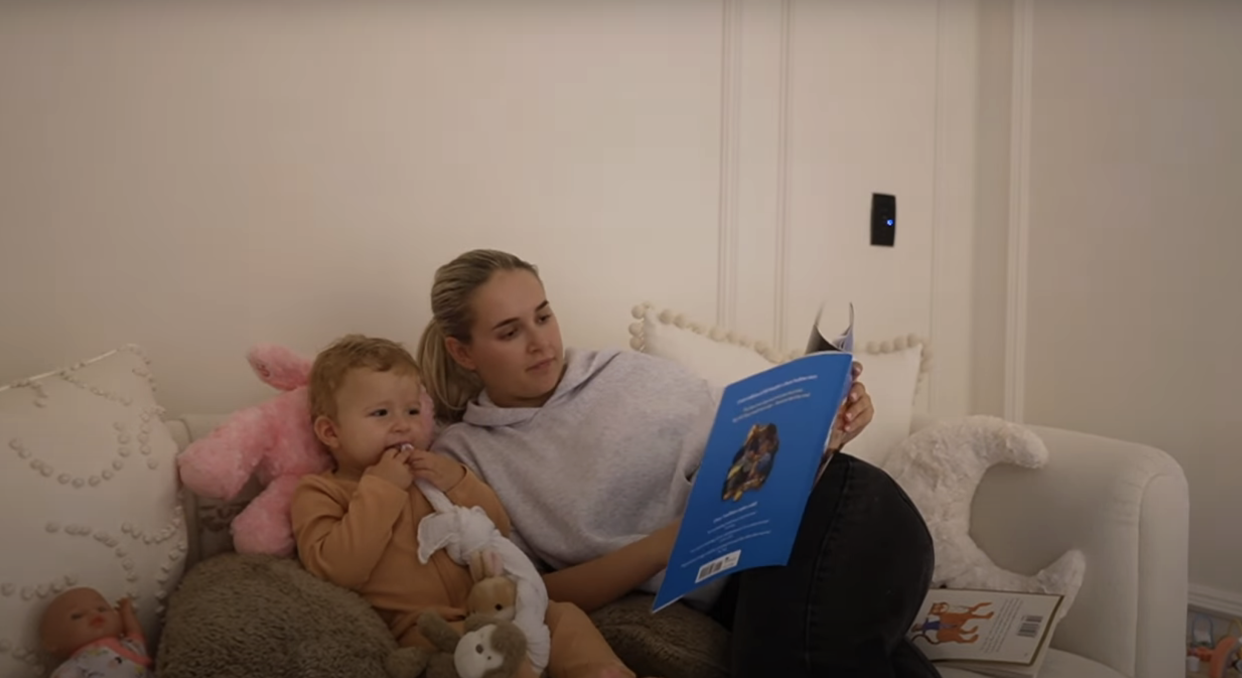 Molly-Mae Hague reading to Bambi. (YouTube)