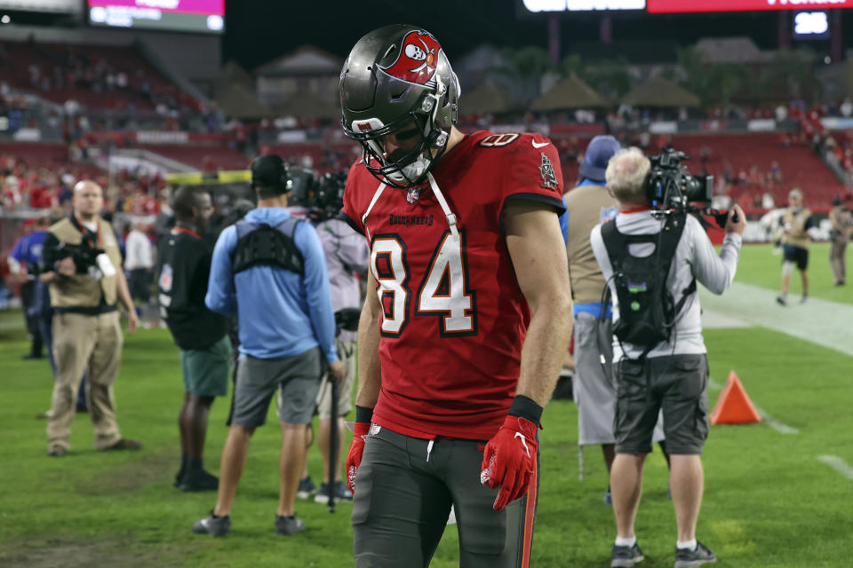 Tampa Bay Buccaneers tight end Cameron Brate (84) leaves the field after the team lost to the New Orleans Saints during an NFL football game Sunday, Dec. 19, 2021, in Tampa, Fla. (AP Photo/Mark LoMoglio)