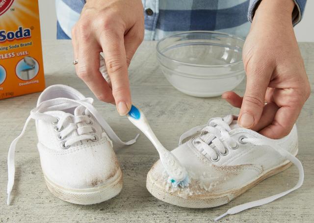 Scrubbed my tennis shoes! Apply baking soda + water with a toothbrush, dry  in the sun, then rinse off excess & spot clean. : r/CleaningTips