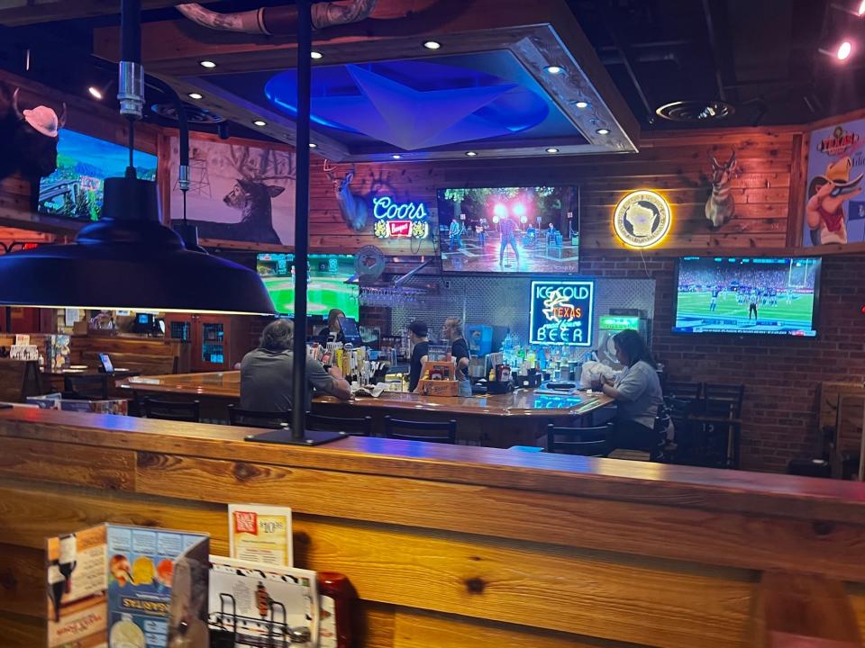 The bar at a Texas Roadhouse