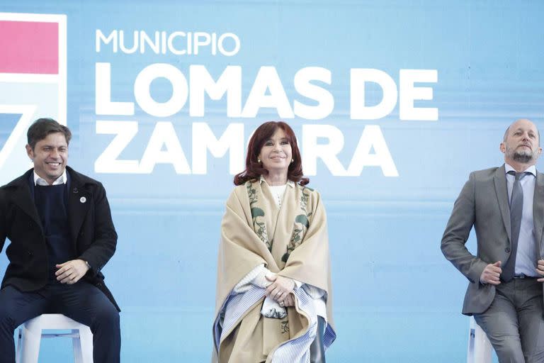 Cristina Kirchner junto a Axel Kicillof y Martín Insaurralde en un acto en Lomas de Zamora